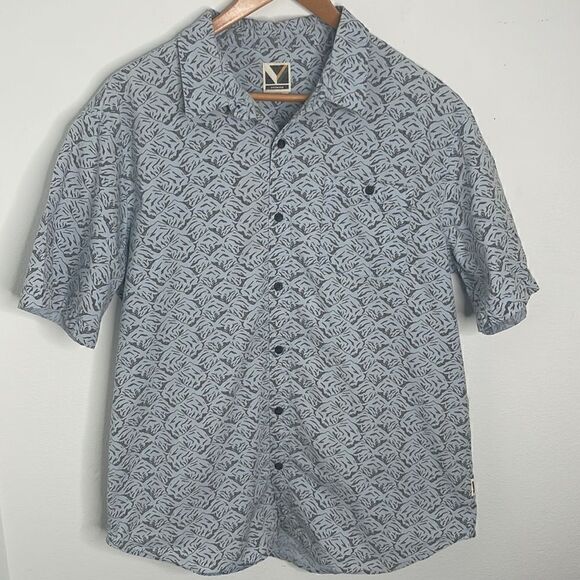 Voyager casual button down short sleeve cotton shirt.  Size Large. - Picture 1 of 5